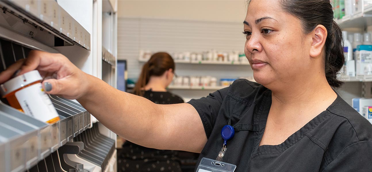 woman at pharmacy helping find a doctor near me